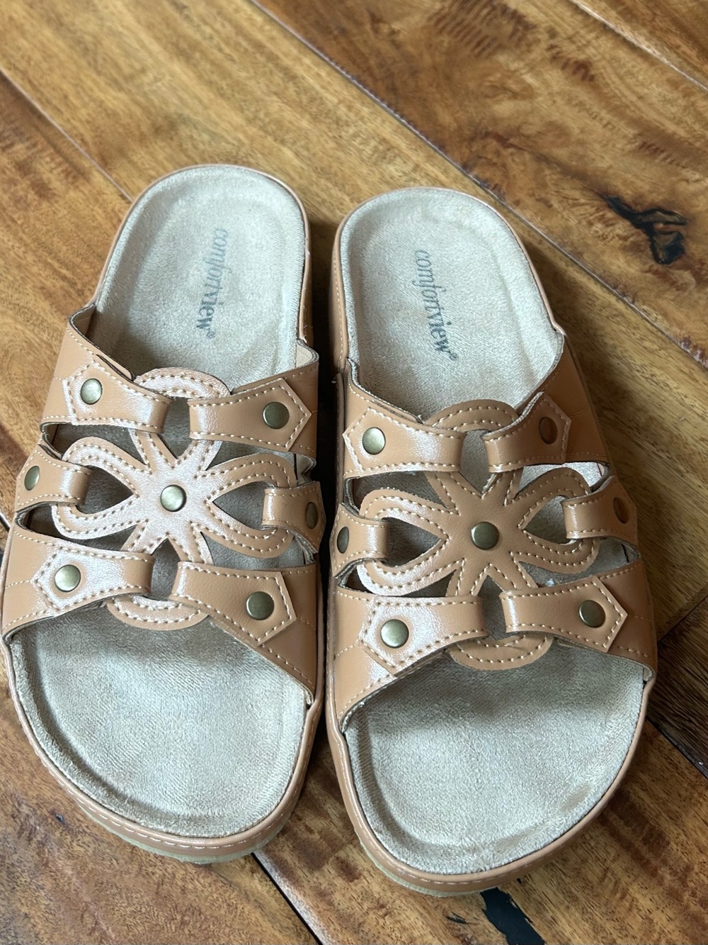 comfortview Tan Slide Sandals with Decorative Cutout Straps size 8m